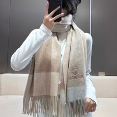 上新! 巴宝利2024年专柜经典格子💗围巾披肩重磅来了 bur原单殿堂级皇室最新款‼️专柜在售16000+ 人手必 上新! 巴宝利2024年专柜经典格子💗围巾披肩重磅来了 bur原单殿堂级皇室最新款‼️专柜在售16000+ 人手必