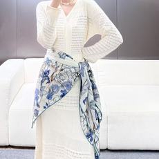 ❤Dior 印花丝毛披肩 140厘米天蓝色丝绒面料 Butterflies & Iris 图案 这款方巾饰以 Butte ❤Dior 印花丝毛披肩 140厘米天蓝色丝绒面料 Butterflies & Iris 图案 这款方巾饰以 Butte