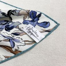 ❤Dior 印花丝毛披肩 140厘米天蓝色丝绒面料 Butterflies & Iris 图案 这款方巾饰以 Butte ❤Dior 印花丝毛披肩 140厘米天蓝色丝绒面料 Butterflies & Iris 图案 这款方巾饰以 Butte