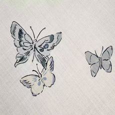 ❤Dior 印花丝毛披肩 140厘米天蓝色丝绒面料 Butterflies & Iris 图案 这款方巾饰以 Butte ❤Dior 印花丝毛披肩 140厘米天蓝色丝绒面料 Butterflies & Iris 图案 这款方巾饰以 Butte