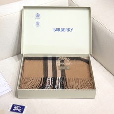巴宝莉经典格子万年款,bbr战马刺绣🪡经典【小格披肩】品质手感好到不行‼️100%羊羔绒♨️高尖端产物⚠️绝对令人尖叫的 巴宝莉经典格子万年款,bbr战马刺绣🪡经典【小格披肩】品质手感好到不行‼️100%羊羔绒♨️高尖端产物⚠️绝对令人尖叫的
