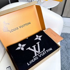 爆款上新 !2026年最新情侣款👍👍LV 独家牛货🐂 奢华尽在尺寸之间,高端品质‼️具有超高羊绒品质才会被此品牌青睐‼ 爆款上新 !2026年最新情侣款👍👍LV 独家牛货🐂 奢华尽在尺寸之间,高端品质‼️具有超高羊绒品质才会被此品牌青睐‼