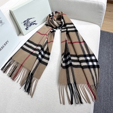 Burberry 巴宝莉宽版经典格纹羊绒围巾🧣 张婧仪同款!太多人在等,抢到靠运气! 100%羊绒,特别柔软。尺寸:20 Burberry 巴宝莉宽版经典格纹羊绒围巾🧣 张婧仪同款!太多人在等,抢到靠运气! 100%羊绒,特别柔软。尺寸:20