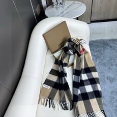 王牌口碑burberry深度经典羊绒格子围巾‼️专柜最新品相,目前专柜都换上了新标👍经典中的经典.全品相‼️其他什么F货 王牌口碑burberry深度经典羊绒格子围巾‼️专柜最新品相,目前专柜都换上了新标👍经典中的经典.全品相‼️其他什么F货