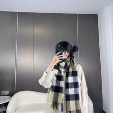 王牌口碑burberry深度经典羊绒格子围巾‼️专柜最新品相,目前专柜都换上了新标👍经典中的经典.全品相‼️其他什么F货 王牌口碑burberry深度经典羊绒格子围巾‼️专柜最新品相,目前专柜都换上了新标👍经典中的经典.全品相‼️其他什么F货