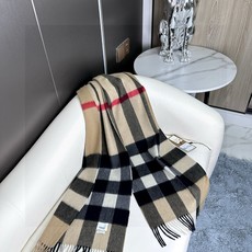 王牌口碑burberry深度经典羊绒格子围巾‼️专柜最新品相,目前专柜都换上了新标👍经典中的经典.全品相‼️其他什么F货 王牌口碑burberry深度经典羊绒格子围巾‼️专柜最新品相,目前专柜都换上了新标👍经典中的经典.全品相‼️其他什么F货