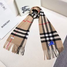 ❤Burberry双面条纹羊羔毛绒围巾👍最新英国专柜的单子‼️极品奢华点在于:一面是经典羊绒格子,一面纯色徽标提花,一条 ❤Burberry双面条纹羊羔毛绒围巾👍最新英国专柜的单子‼️极品奢华点在于:一面是经典羊绒格子,一面纯色徽标提花,一条