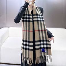 ❤Burberry双面条纹羊羔毛绒围巾👍最新英国专柜的单子‼️极品奢华点在于:一面是经典羊绒格子,一面纯色徽标提花,一条 ❤Burberry双面条纹羊羔毛绒围巾👍最新英国专柜的单子‼️极品奢华点在于:一面是经典羊绒格子,一面纯色徽标提花,一条