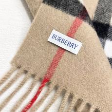 ❤Burberry双面条纹羊羔毛绒围巾👍最新英国专柜的单子‼️极品奢华点在于:一面是经典羊绒格子,一面纯色徽标提花,一条 ❤Burberry双面条纹羊羔毛绒围巾👍最新英国专柜的单子‼️极品奢华点在于:一面是经典羊绒格子,一面纯色徽标提花,一条