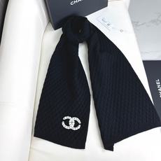 🛒𝐍𝐄𝐖 · /香奈儿新品!独家高品质!香奶奶家顶配款!菱形格logo围巾 选用高捻度羊毛纱线,紧密扎实,手感饱满柔软, 🛒𝐍𝐄𝐖 · /香奈儿新品!独家高品质!香奶奶家顶配款!菱形格logo围巾 选用高捻度羊毛纱线,紧密扎实,手感饱满柔软,