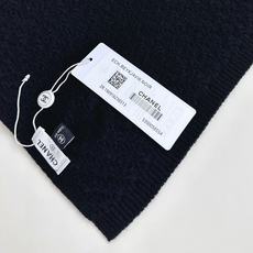 🛒𝐍𝐄𝐖 · /香奈儿新品!独家高品质!香奶奶家顶配款!菱形格logo围巾 选用高捻度羊毛纱线,紧密扎实,手感饱满柔软, 🛒𝐍𝐄𝐖 · /香奈儿新品!独家高品质!香奶奶家顶配款!菱形格logo围巾 选用高捻度羊毛纱线,紧密扎实,手感饱满柔软,