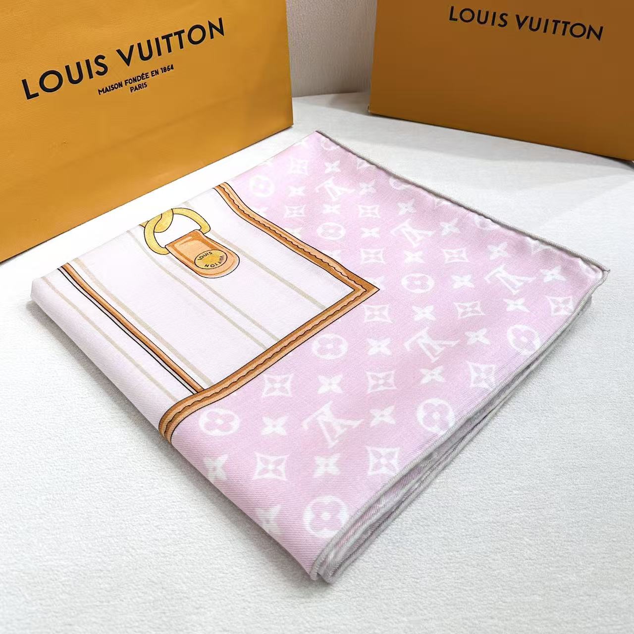 Louis Vuitton 90 手感柔软绝对独一无二❗金字塔尖的数码印花， My Neverfull 丝绒大方巾回溯 