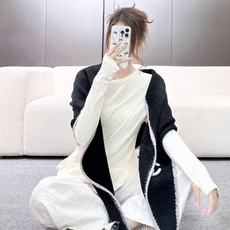 ❤三角巾!小香风围巾,将法式优雅轻松拿捏。 甄选柔软蓬松的马海毛与立体感羊毛圈圈纱交织,赋予其轻盈空气感与温暖实穿性。标 ❤三角巾!小香风围巾,将法式优雅轻松拿捏。 甄选柔软蓬松的马海毛与立体感羊毛圈圈纱交织,赋予其轻盈空气感与温暖实穿性。标