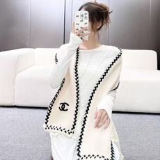 ❤️ CHANEL【新款来袭】香奈儿专柜最新编织系列!这是一个特别稀有的款式,这也是小香家第一款采用纯色针织工艺的围巾! ❤️ CHANEL【新款来袭】香奈儿专柜最新编织系列!这是一个特别稀有的款式,这也是小香家第一款采用纯色针织工艺的围巾!