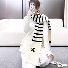❤️CHANEL【新款来袭】香奈儿专柜最新编织系列!这是一个特别稀有的款式,这也是小香家第一款采用纯色针织工艺的围巾!肯 ❤️CHANEL【新款来袭】香奈儿专柜最新编织系列!这是一个特别稀有的款式,这也是小香家第一款采用纯色针织工艺的围巾!肯