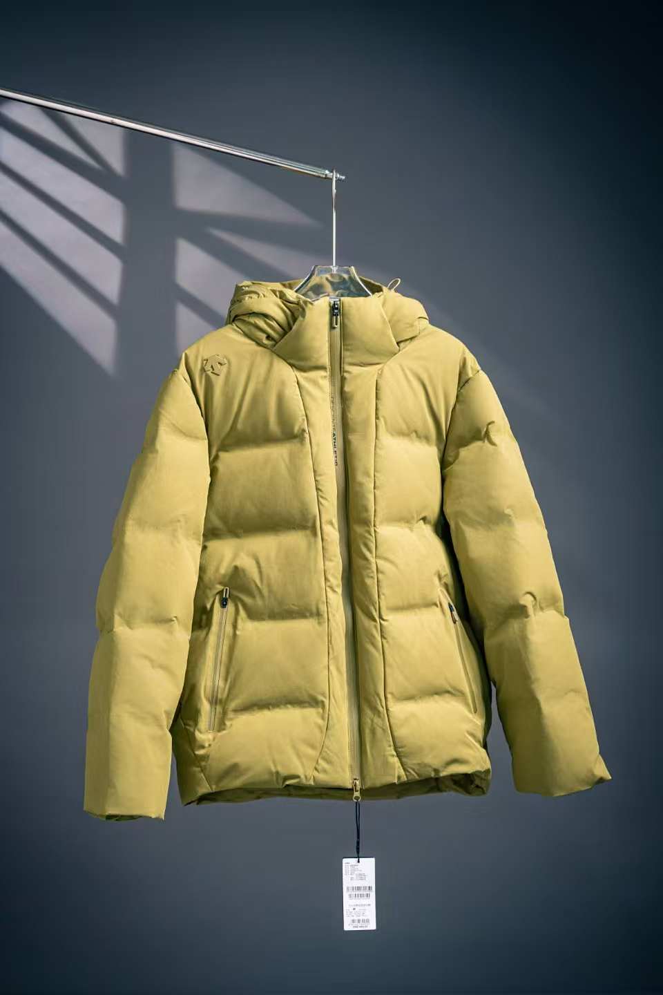 核心私 迪桑特独家全压胶工艺全码出. 颜色黑色,草绿,白色