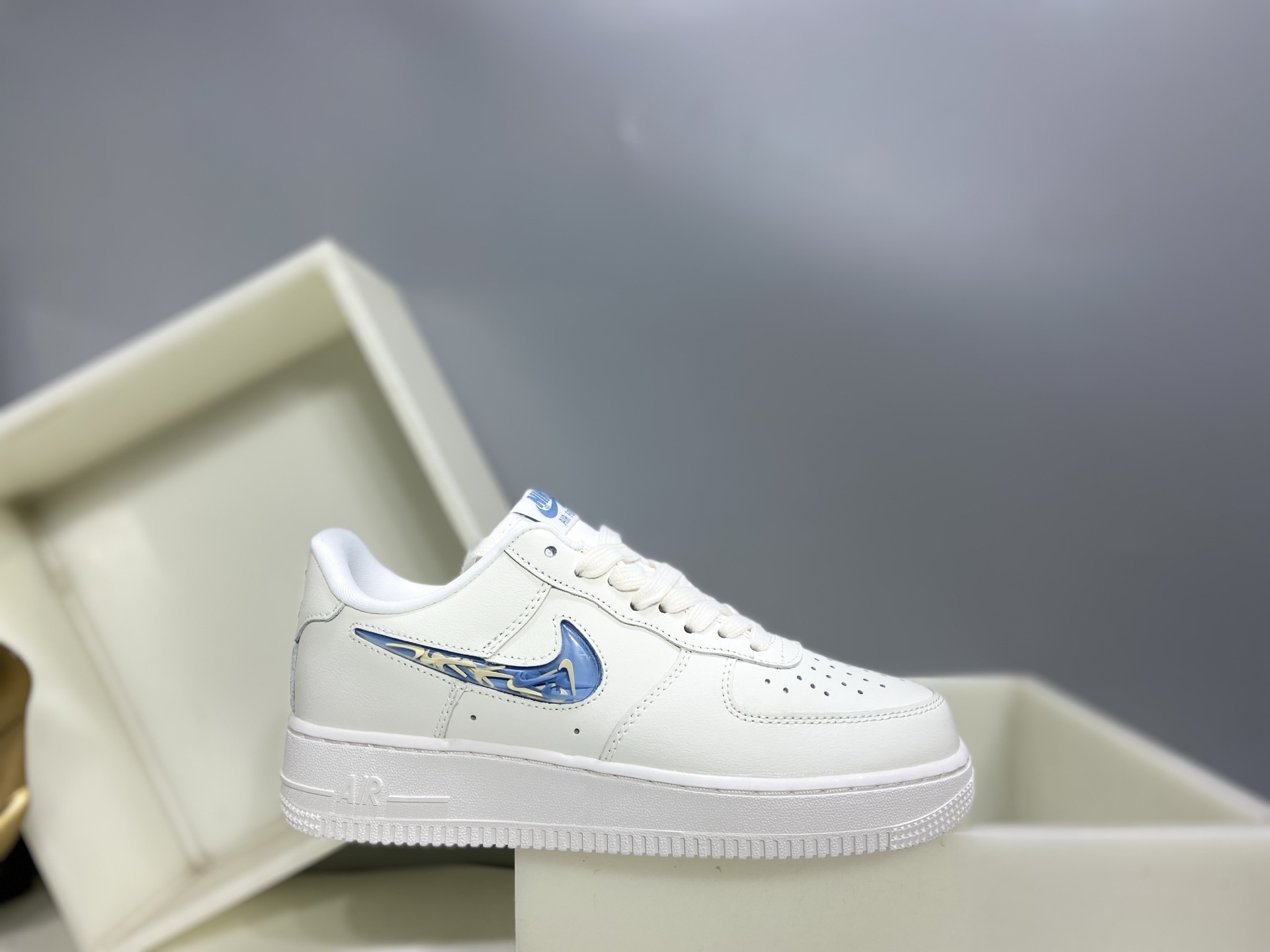 #C版顶级 💰140
Air Force 1 Lv8 3 YOUNG ATHLETES_AF1 潮流时尚百搭 低帮 板鞋 白蓝水滴💧沟 青少年 zd
货号:IM6697-141
尺码:36-45半码
