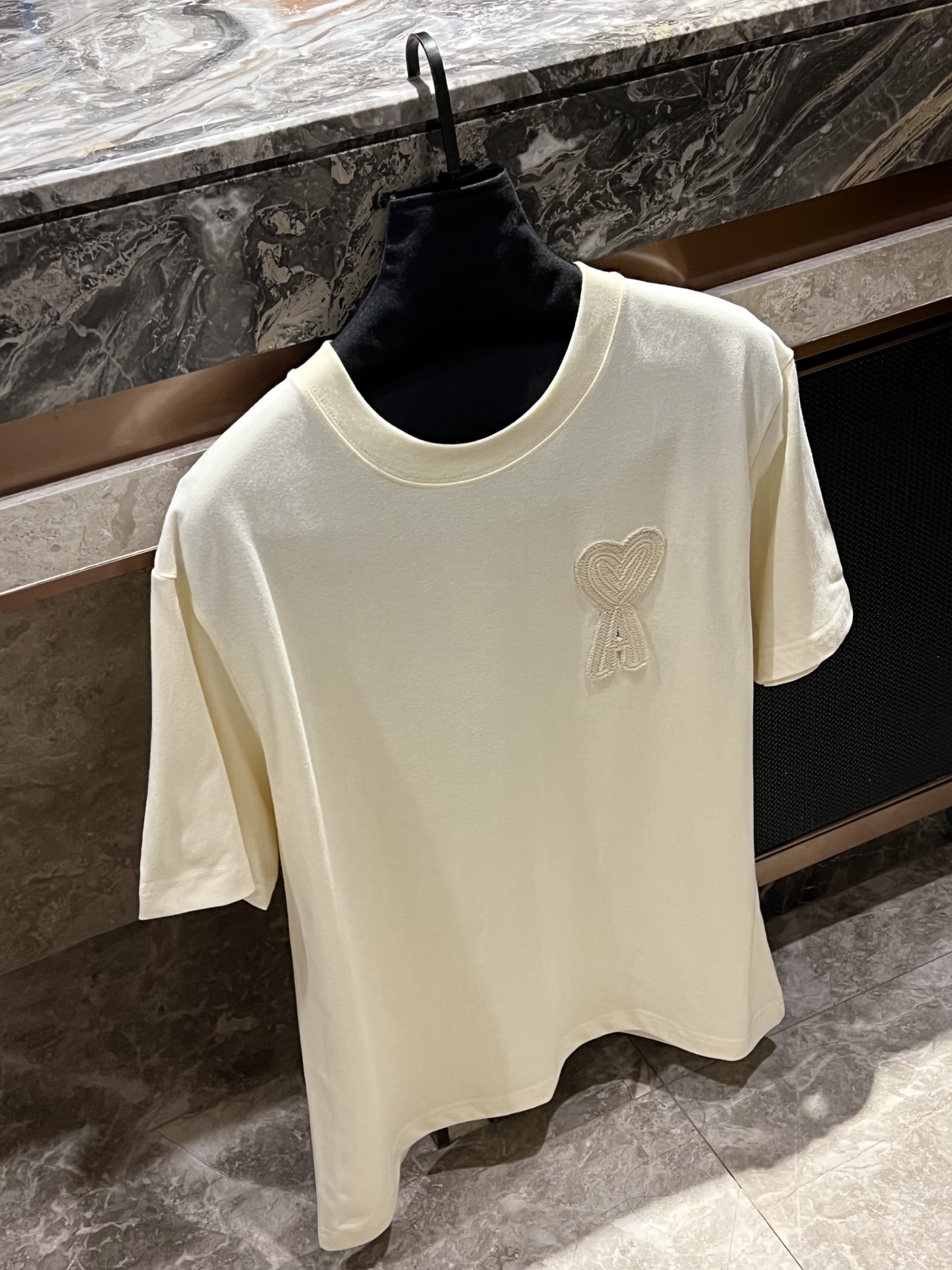 Ami Paris Cream Cotton T-Shirt with Embroidered Logo | Casual Wear 4 i1746926881797 8818 0 3