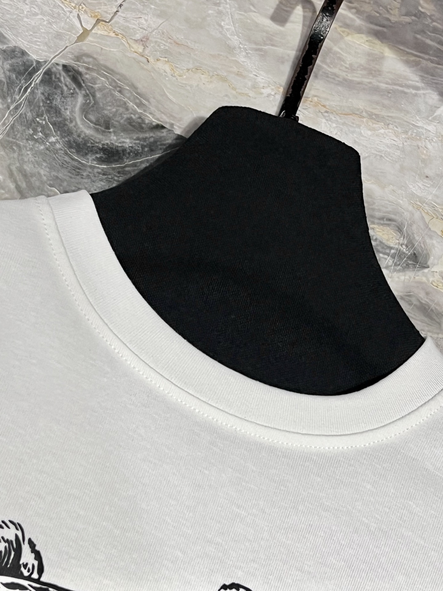 Maison Margiela Women's Blindfolded Rabbit Print T-Shirt Short Sleeve 6 i1746940292948 5083 0 5