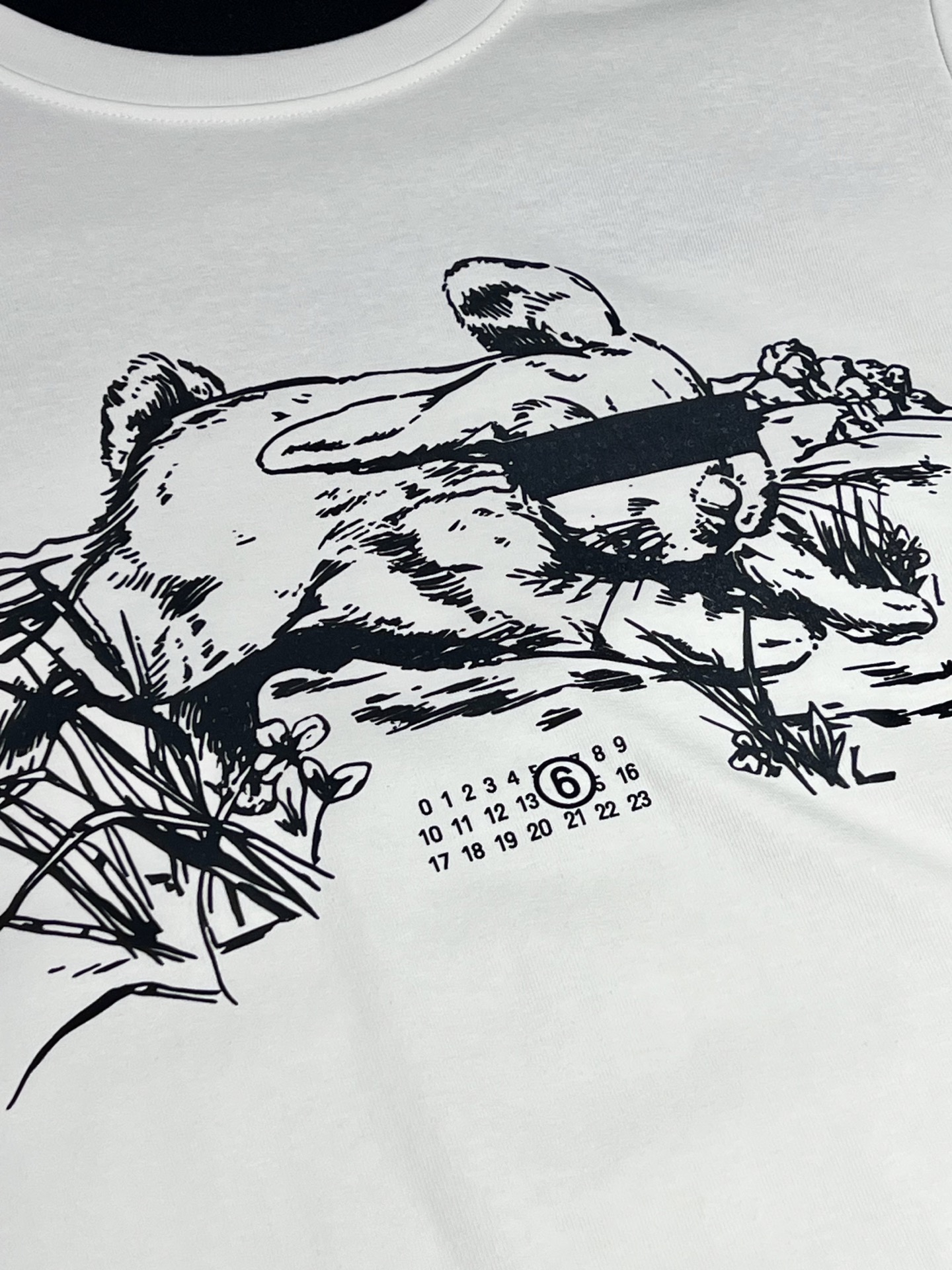 Maison Margiela Women's Blindfolded Rabbit Print T-Shirt Short Sleeve 7 i1746940292948 6818 0 6