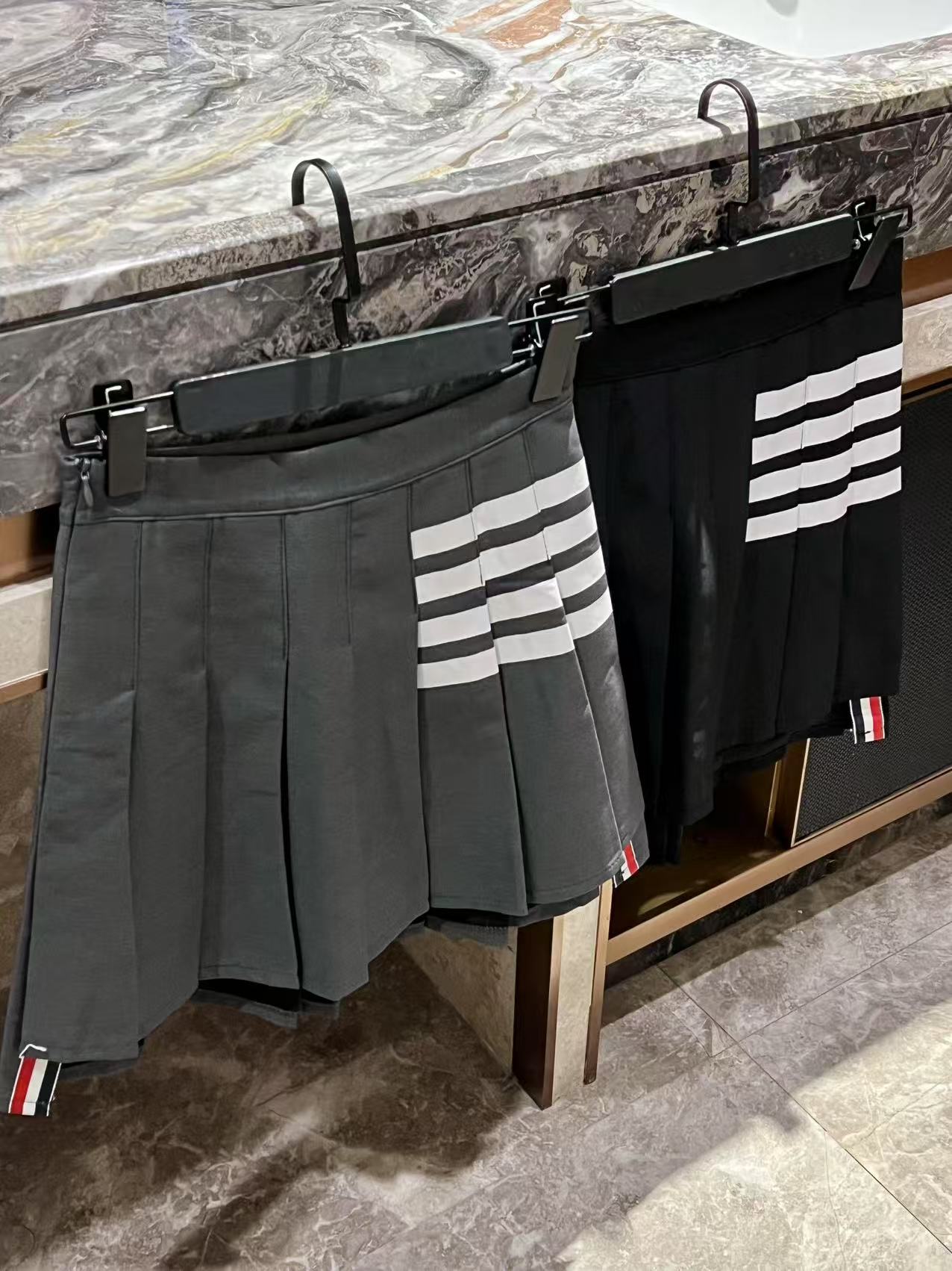 Pleated Mini Skirt with Striped Detail - Classic High School Style 1 i1746975243252 9467 0 0