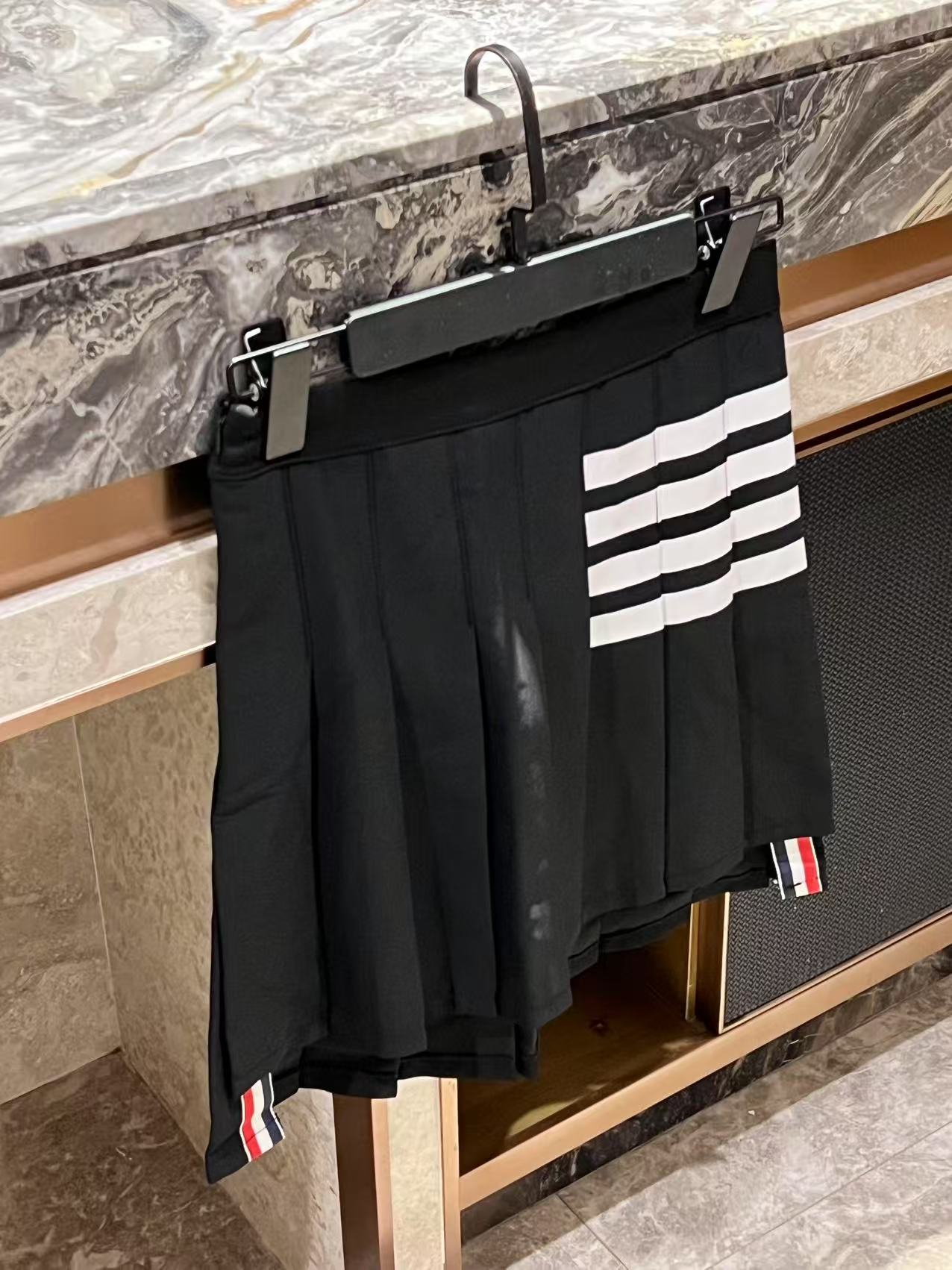 Pleated Mini Skirt with Striped Detail - Classic High School Style 2 i1746975311671 5152 0 1