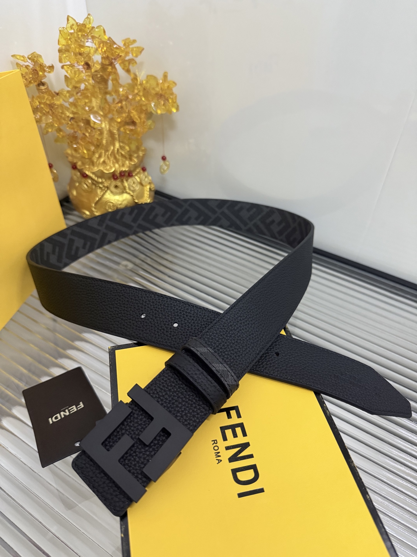 Fendi 宽度：𝟰.𝟬𝗰𝗺 芬迪 FENDI 系列 /小牛皮荔枝+精品钨钢五金扣