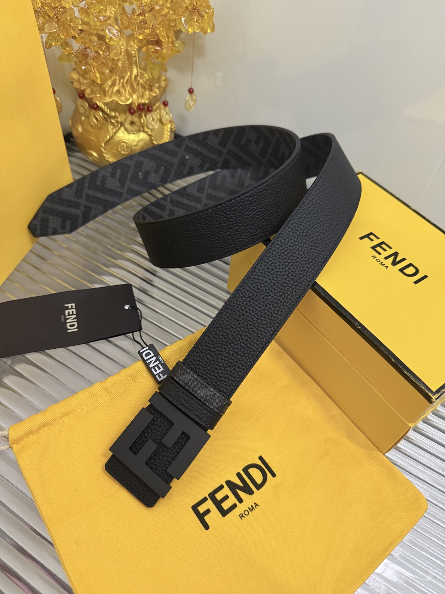 Fendi 宽度：𝟰.𝟬𝗰𝗺 芬迪 FENDI 系列 /小牛皮荔枝+精品钨钢五金扣
