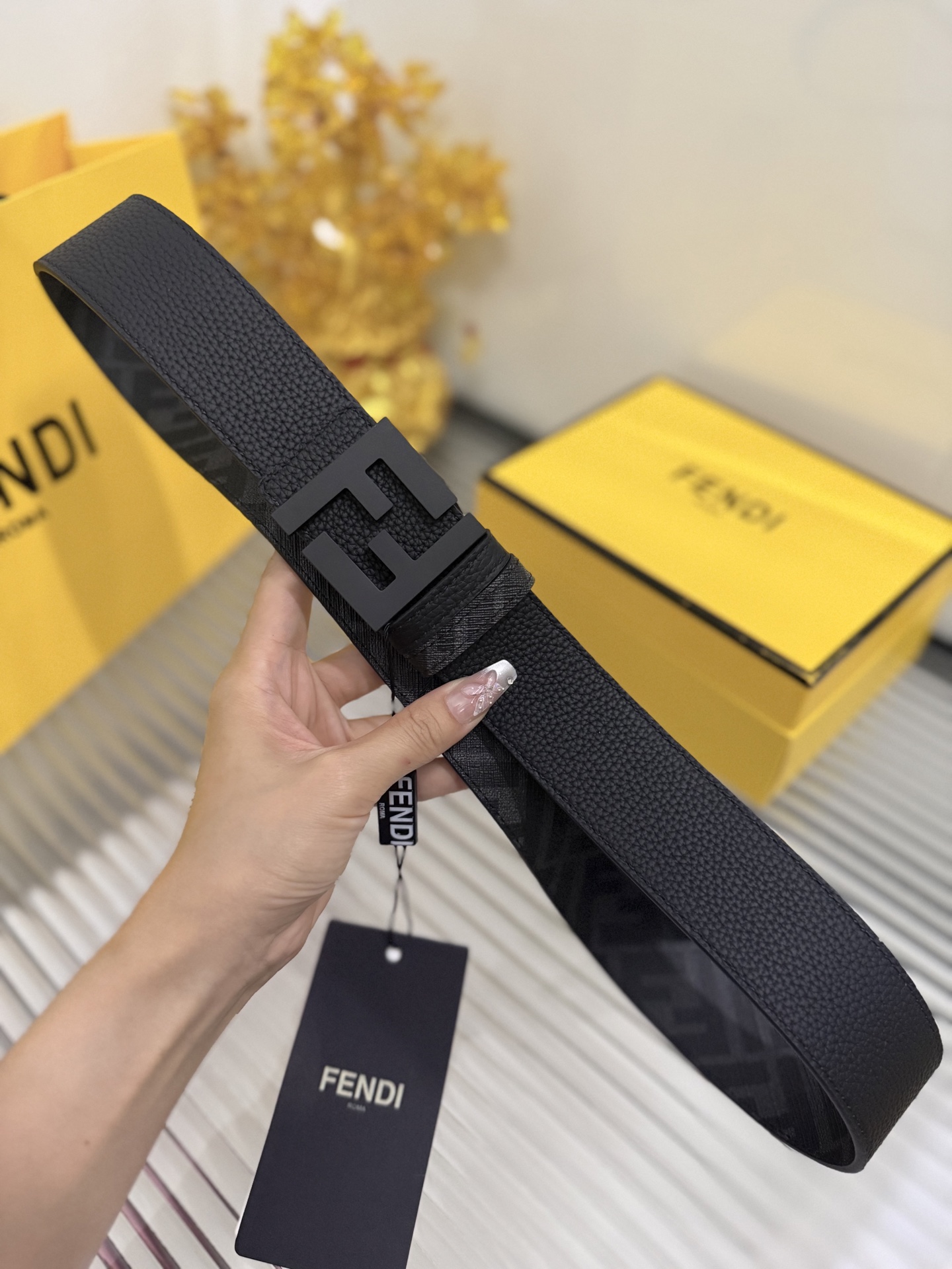 Fendi 宽度：𝟰.𝟬𝗰𝗺 芬迪 FENDI 系列 /小牛皮荔枝+精品钨钢五金扣