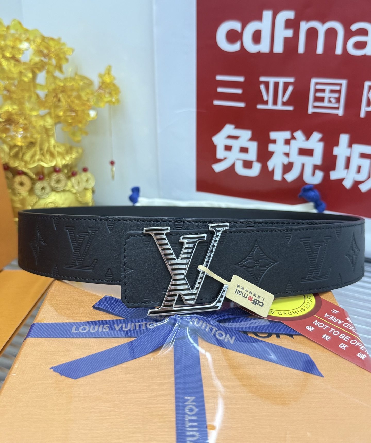 Louis Vuitton 宽度：𝟰 𝟬𝗰𝗺 路易威登Louis Vuitton 双面可用 压花/平纹 开模版代购正货品质 进口小牛皮+精品纯铜五金扣