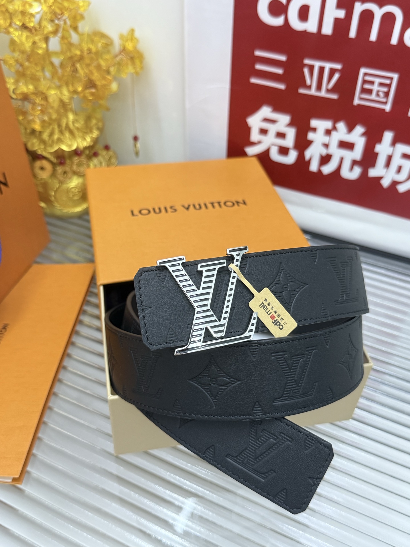 Louis Vuitton 宽度：𝟰 𝟬𝗰𝗺 路易威登Louis Vuitton 双面可用 压花/平纹 开模版代购正货品质 进口小牛皮+精品纯铜五金扣