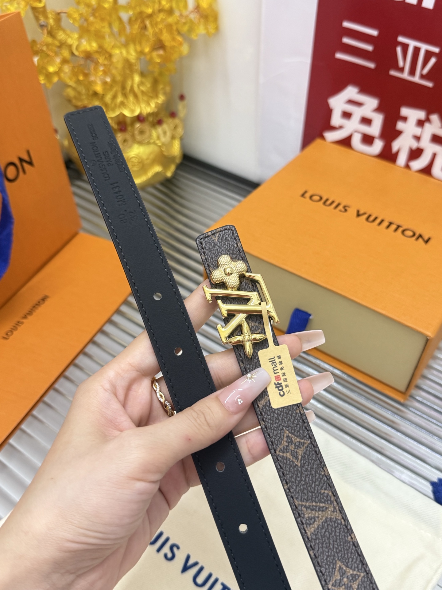 Louis Vuitton 宽度：𝟮 𝟬𝗰𝗺 路易威登Louis Vuitton « 配全套 原包装 » /小牛皮+精品纯铜五金扣