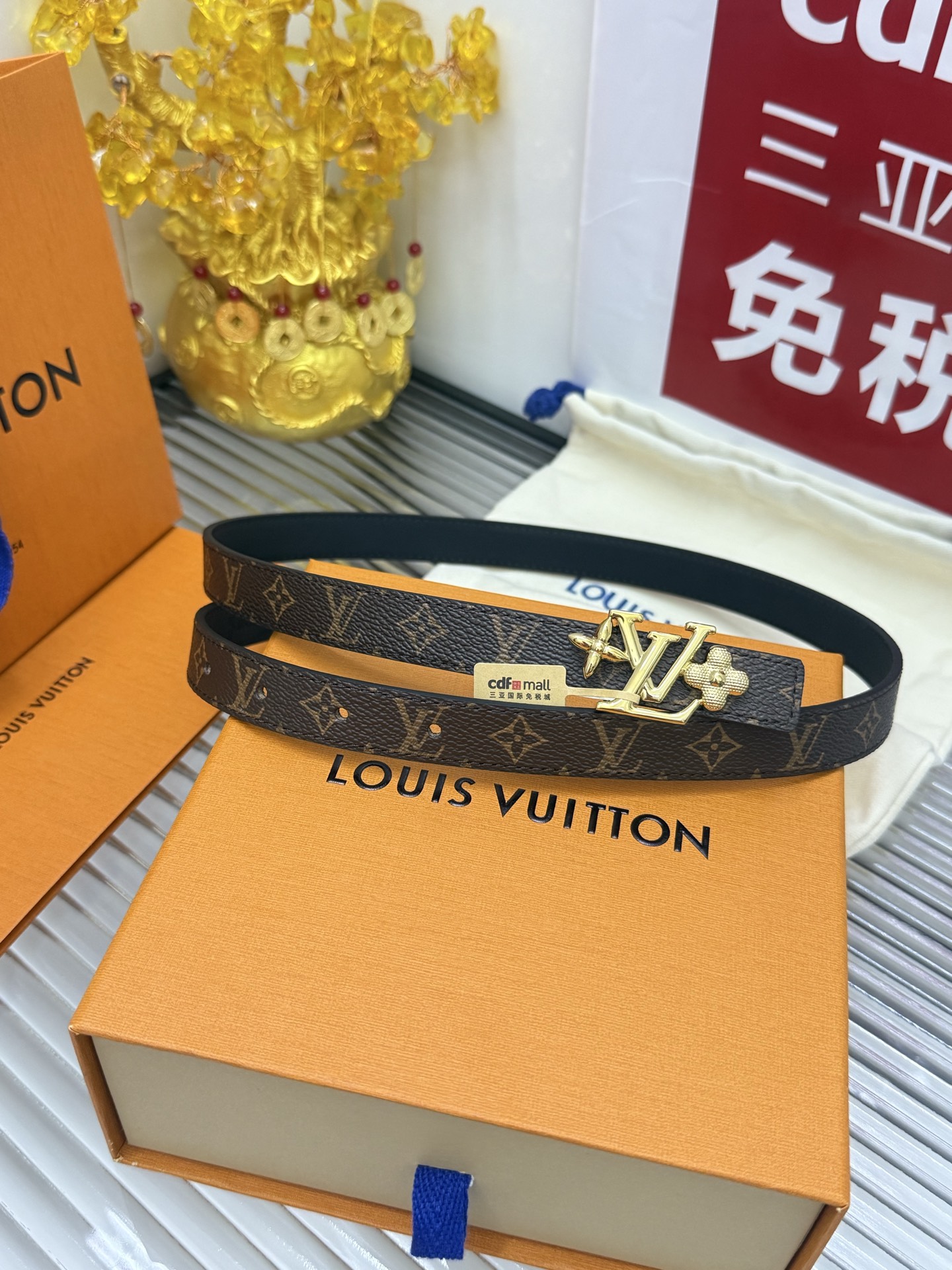 Louis Vuitton 宽度：𝟮 𝟬𝗰𝗺 路易威登Louis Vuitton « 配全套 原包装 » /小牛皮+精品纯铜五金扣