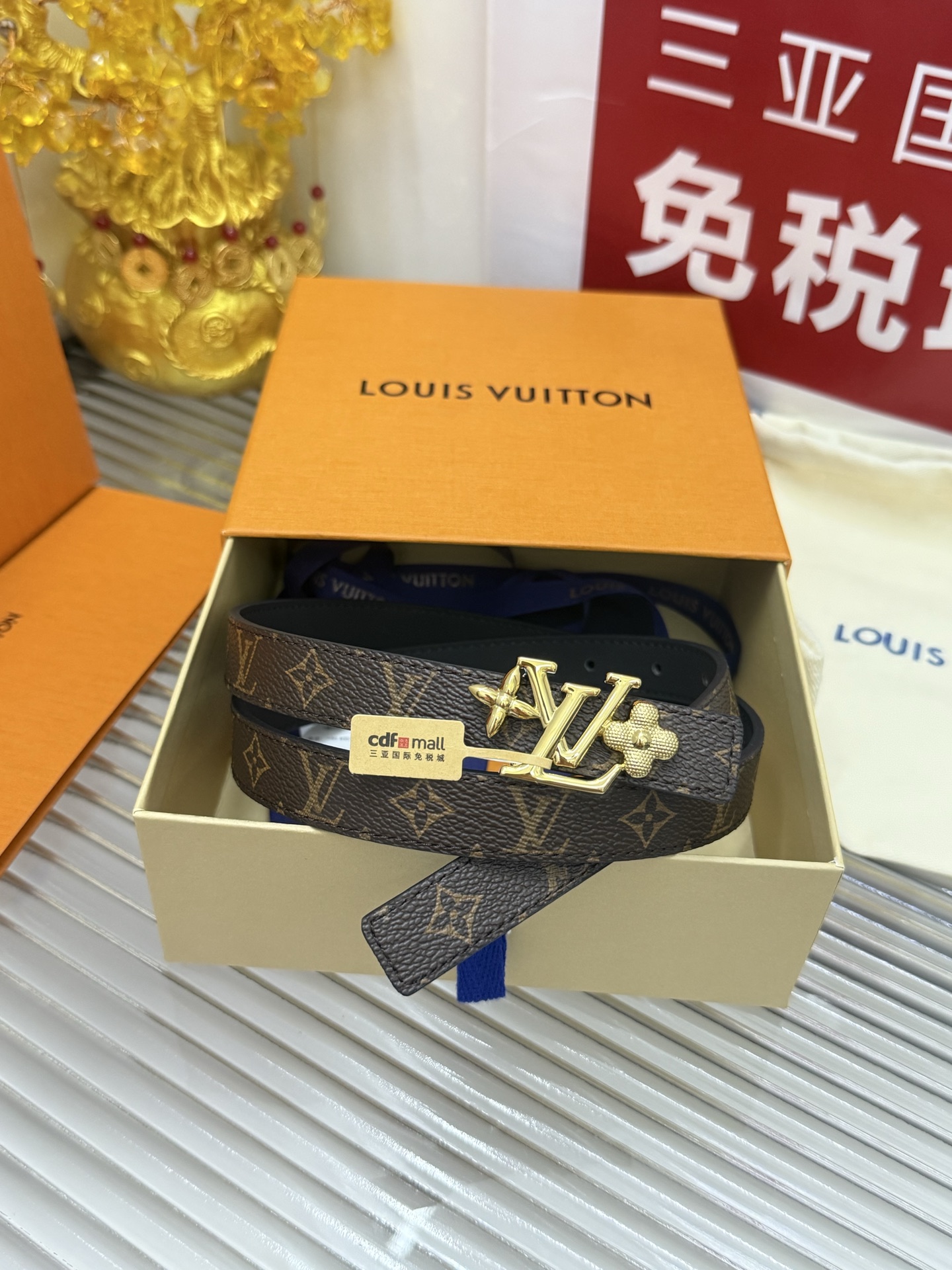 Louis Vuitton 宽度：𝟮 𝟬𝗰𝗺 路易威登Louis Vuitton « 配全套 原包装 » /小牛皮+精品纯铜五金扣