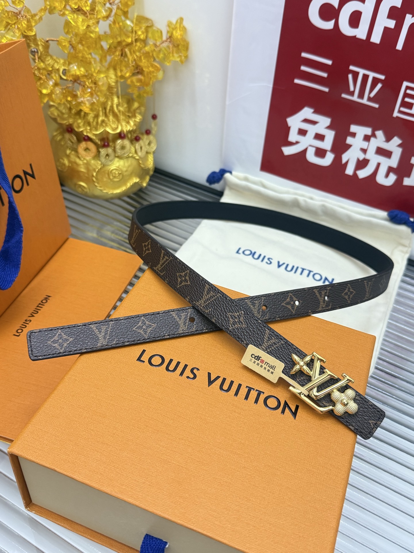 Louis Vuitton 宽度：𝟮 𝟬𝗰𝗺 路易威登Louis Vuitton « 配全套 原包装 » /小牛皮+精品纯铜五金扣