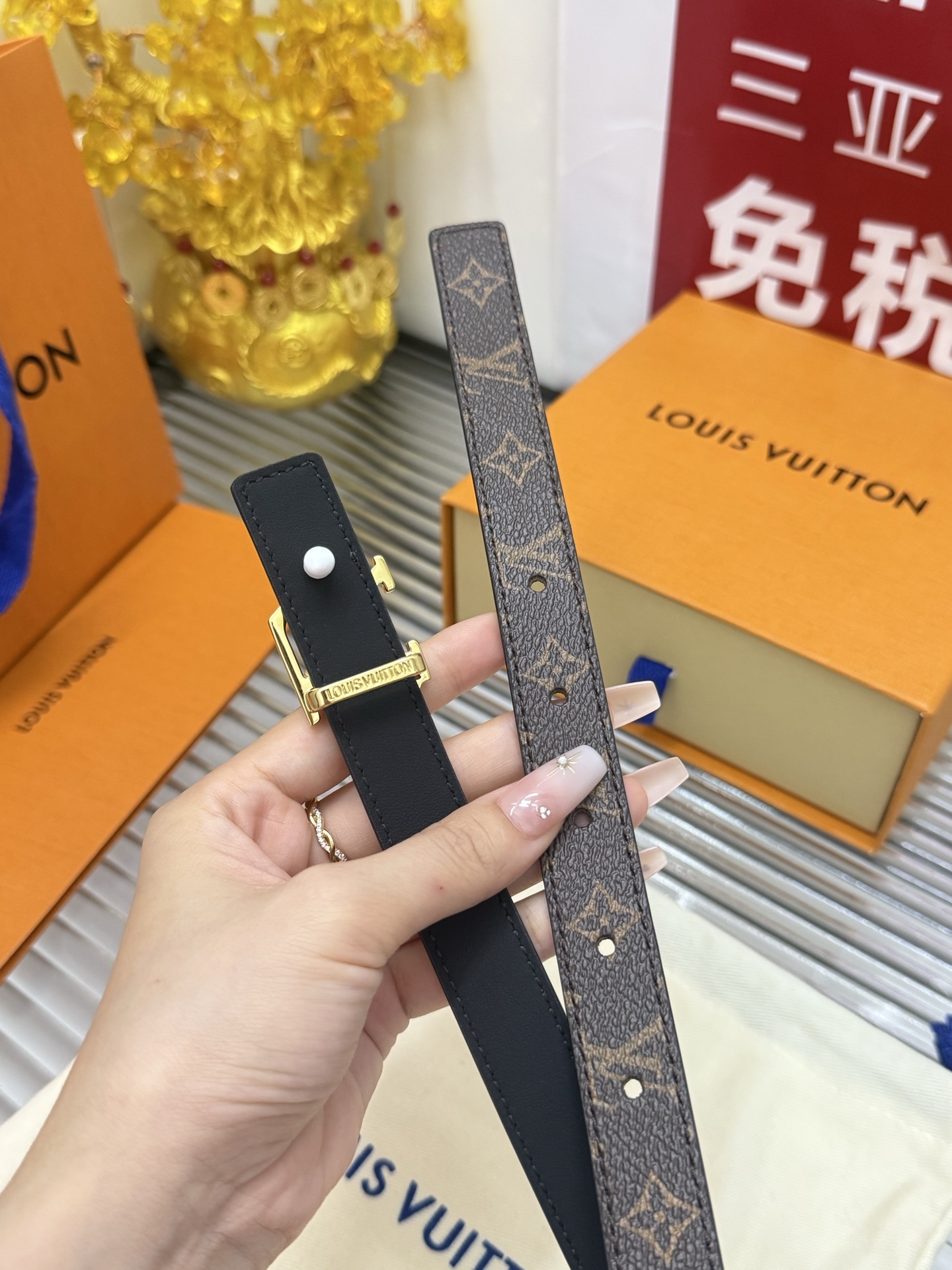 Louis Vuitton 宽度：𝟮 𝟬𝗰𝗺 路易威登Louis Vuitton « 配全套 原包装 » /小牛皮+精品纯铜五金扣