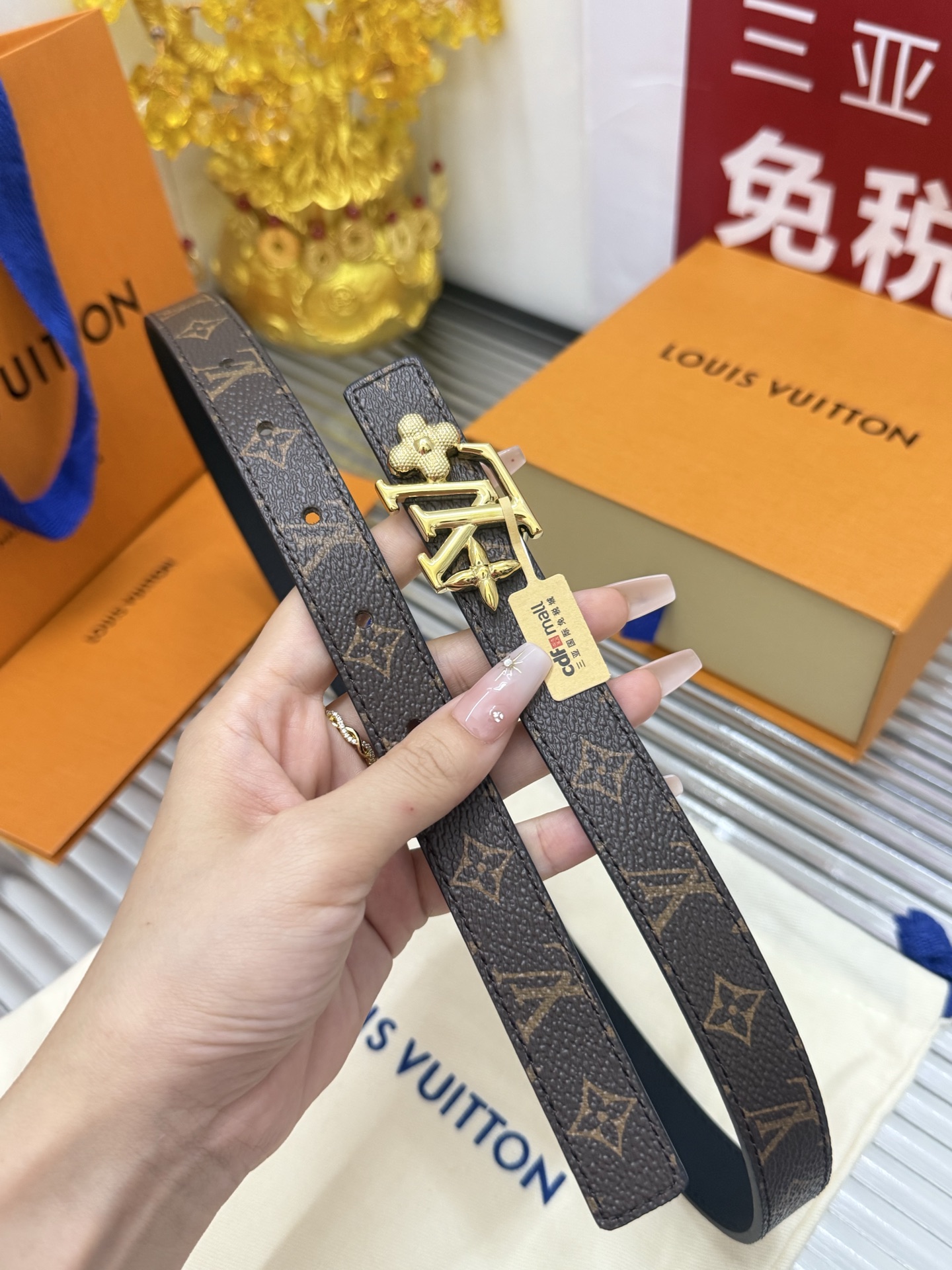 Louis Vuitton 宽度：𝟮 𝟬𝗰𝗺 路易威登Louis Vuitton « 配全套 原包装 » /小牛皮+精品纯铜五金扣