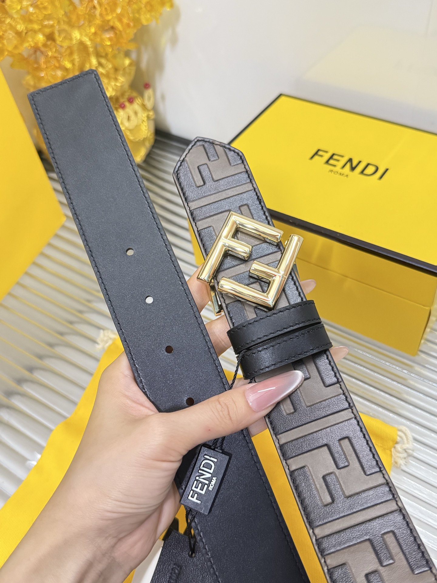 Fendi 宽度：𝟯.𝟴𝗰𝗺 芬迪 FENDI« 配全套 原包装 » 双面可用 小牛皮压花/平纹黑+精品纯铜扣