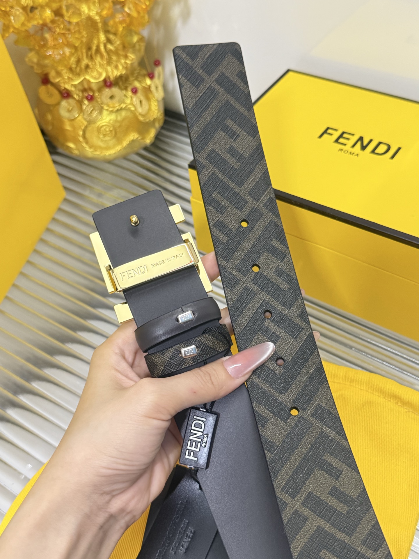 Fendi 宽度：𝟯 𝟴𝗰𝗺 芬迪 FENDI « 配全套 原包装 » 花纹 进口 帆布/小牛皮双面可用+精品纯铜拉丝金扣