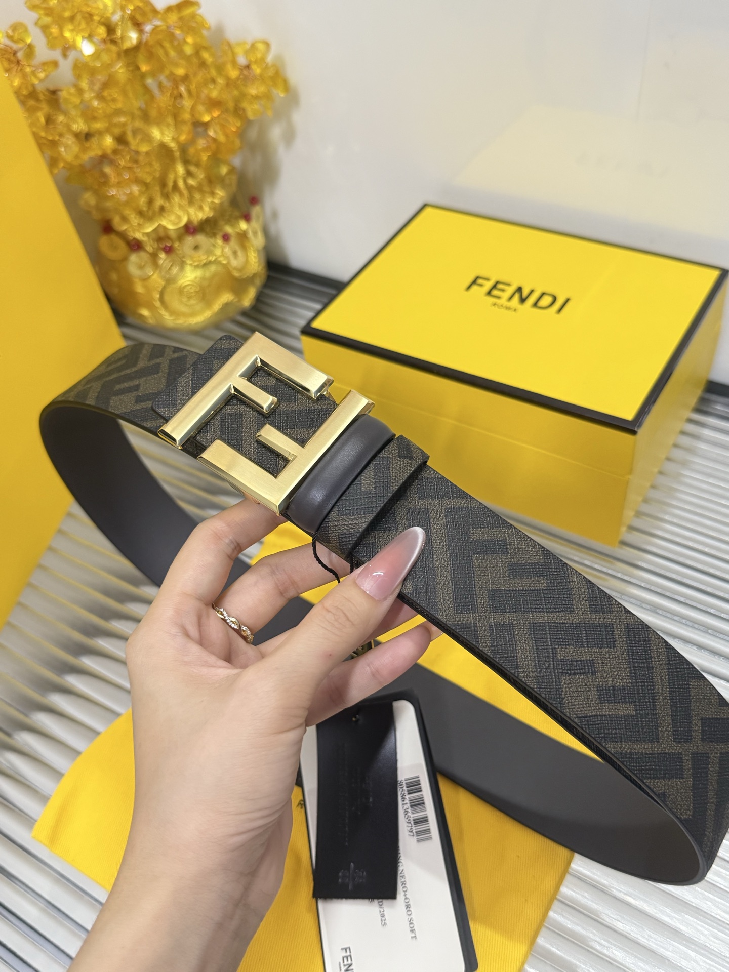 Fendi 宽度：𝟯 𝟴𝗰𝗺 芬迪 FENDI « 配全套 原包装 » 花纹 进口 帆布/小牛皮双面可用+精品纯铜拉丝金扣
