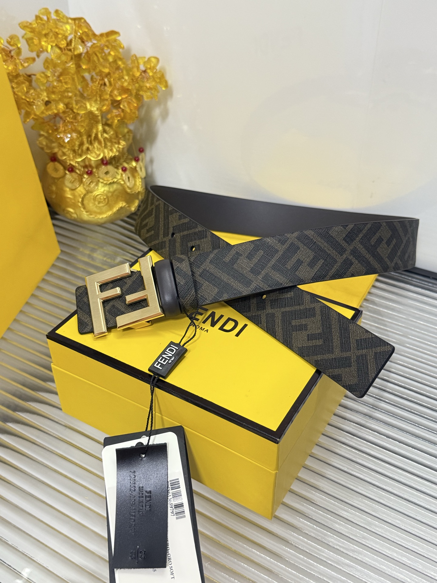 Fendi 宽度：𝟯 𝟴𝗰𝗺 芬迪 FENDI « 配全套 原包装 » 花纹 进口 帆布/小牛皮双面可用+精品纯铜拉丝金扣