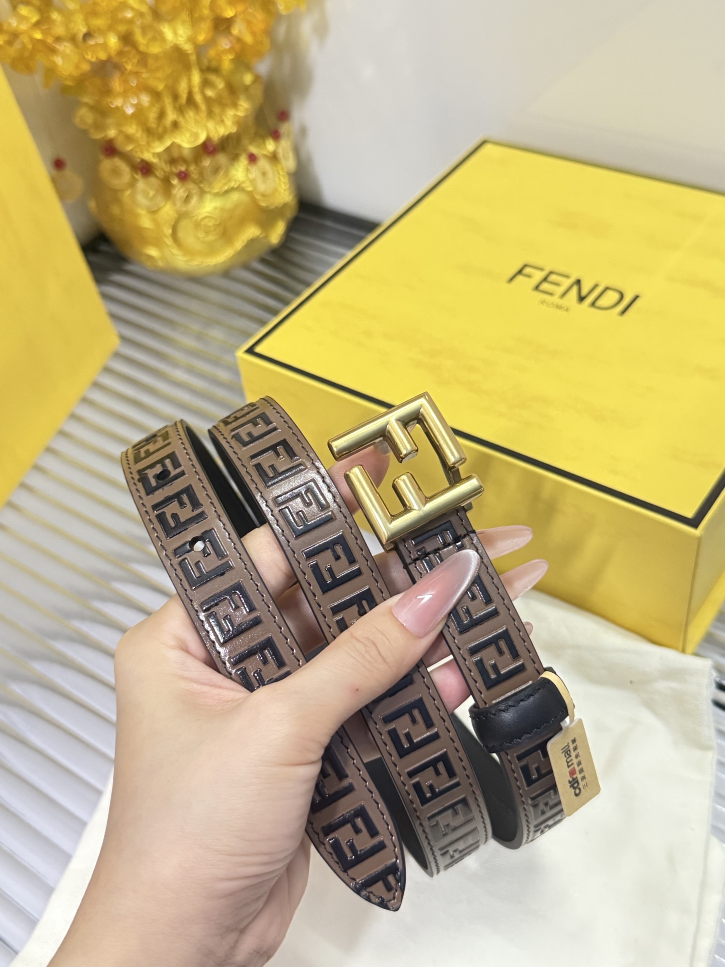 Fendi 宽度：𝟮.𝟱𝗰𝗺 芬迪 FENDI 窄款« 配全套 原包装 » 进口 小牛皮+精品纯铜扣