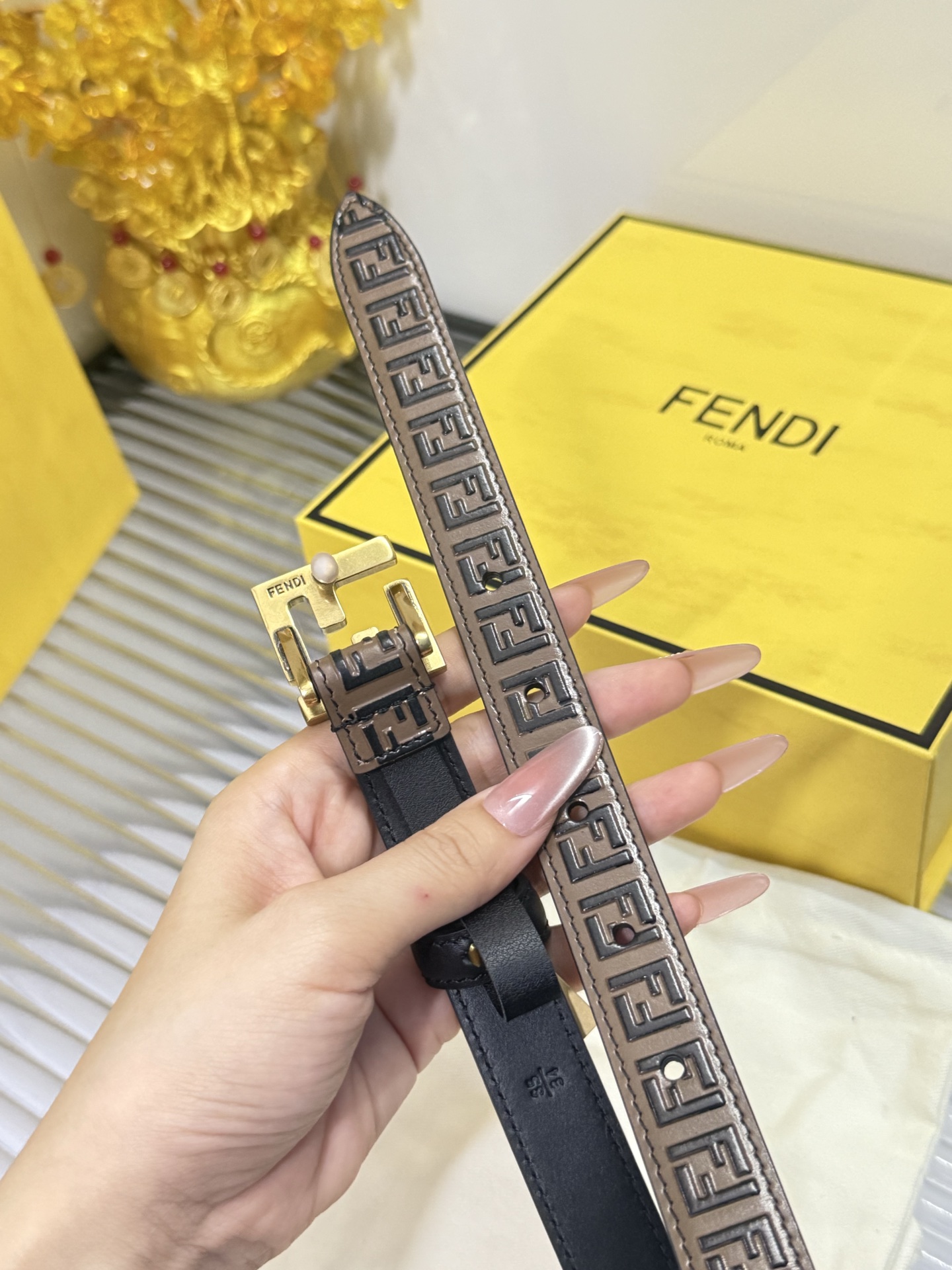Fendi 宽度：𝟮.𝟱𝗰𝗺 芬迪 FENDI 窄款« 配全套 原包装 » 进口 小牛皮+精品纯铜扣