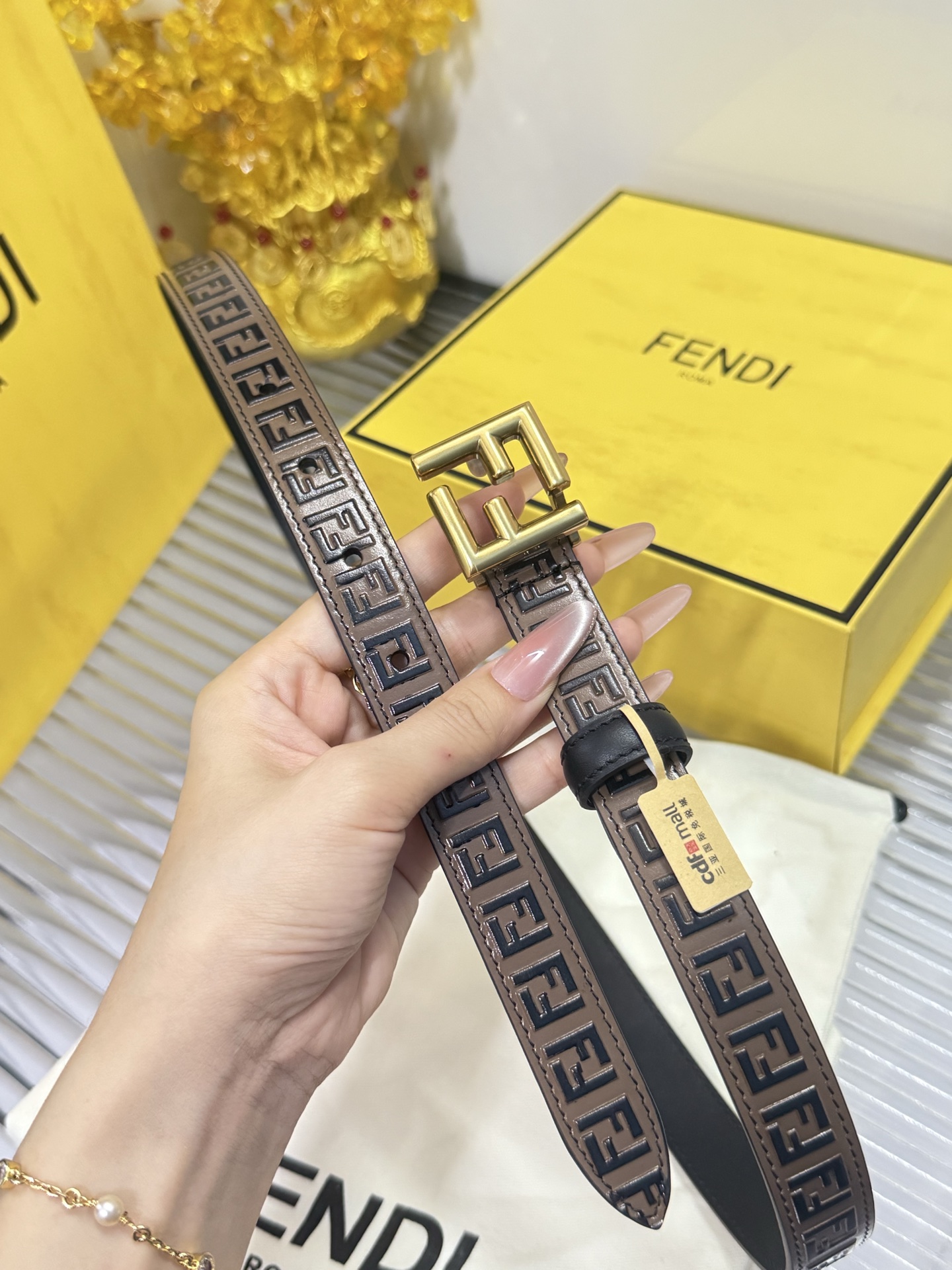 Fendi 宽度：𝟮.𝟱𝗰𝗺 芬迪 FENDI 窄款« 配全套 原包装 » 进口 小牛皮+精品纯铜扣