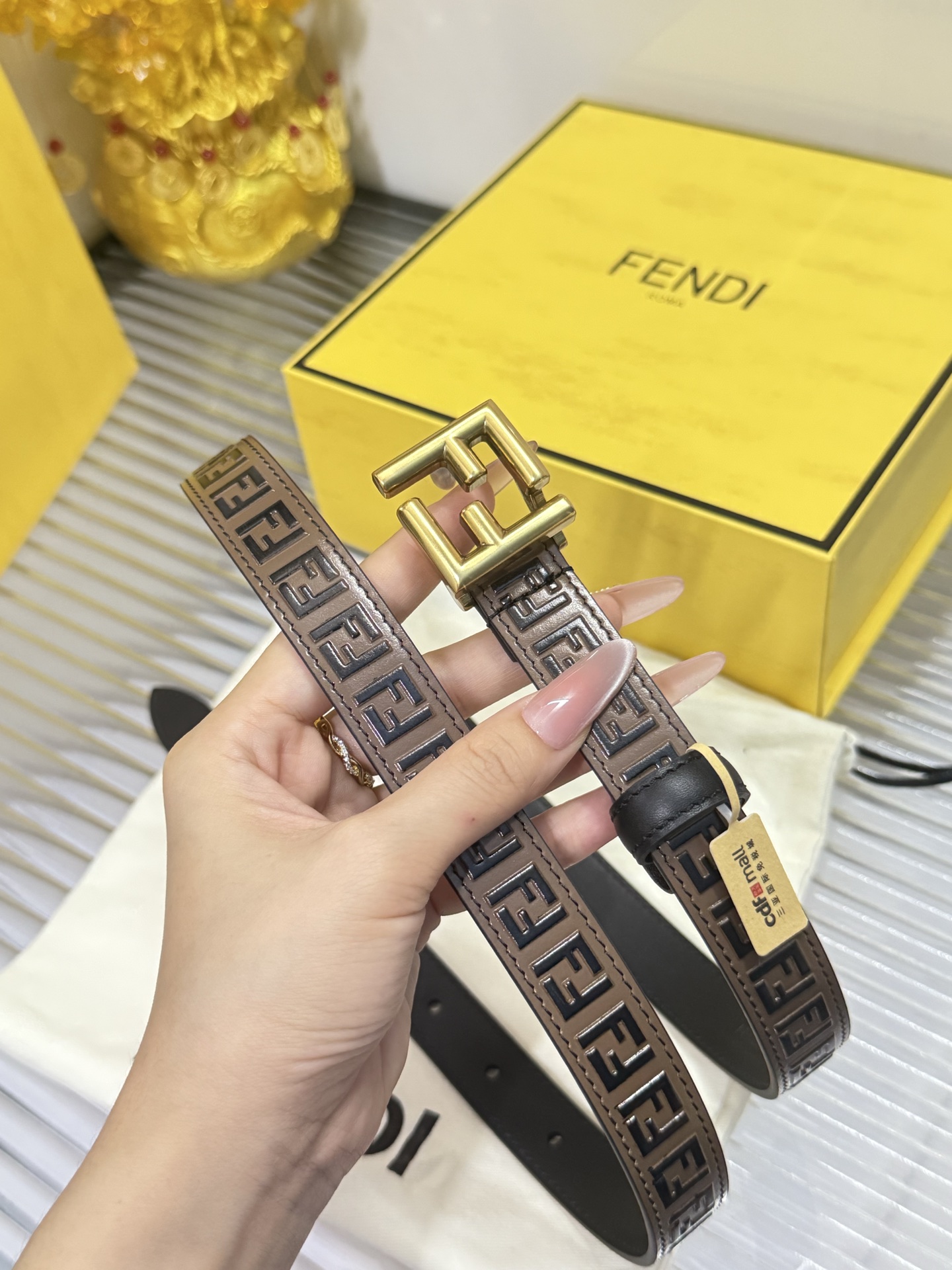 Fendi 宽度：𝟮.𝟱𝗰𝗺 芬迪 FENDI 窄款« 配全套 原包装 » 进口 小牛皮+精品纯铜扣