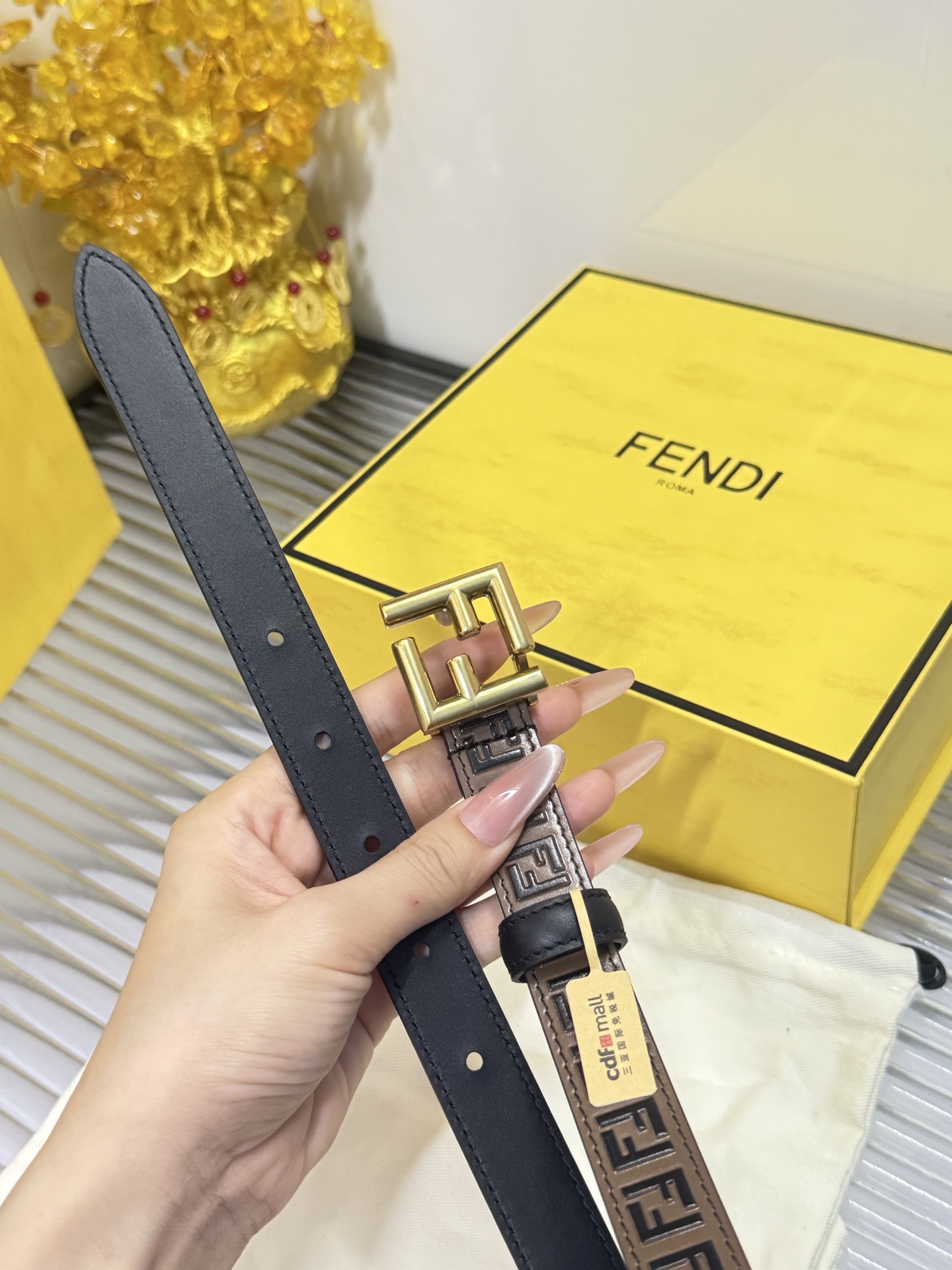 Fendi 宽度：𝟮.𝟱𝗰𝗺 芬迪 FENDI 窄款« 配全套 原包装 » 进口 小牛皮+精品纯铜扣