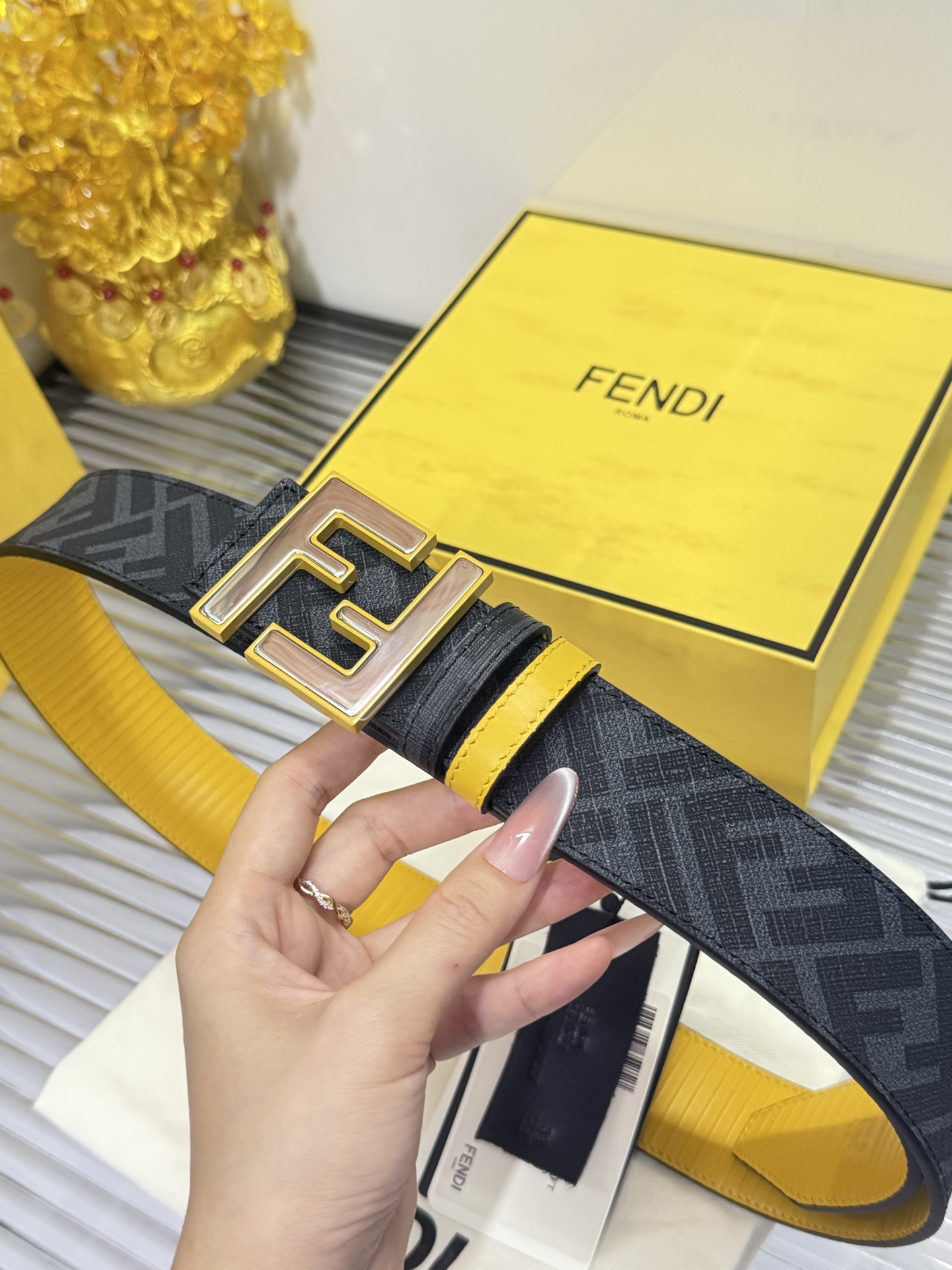 Fendi 宽度：𝟰.𝟬𝗰𝗺 芬迪 FENDI « 配全套 原包装 » 双面可用 进口 帆布/小牛皮+精品纯铜扣