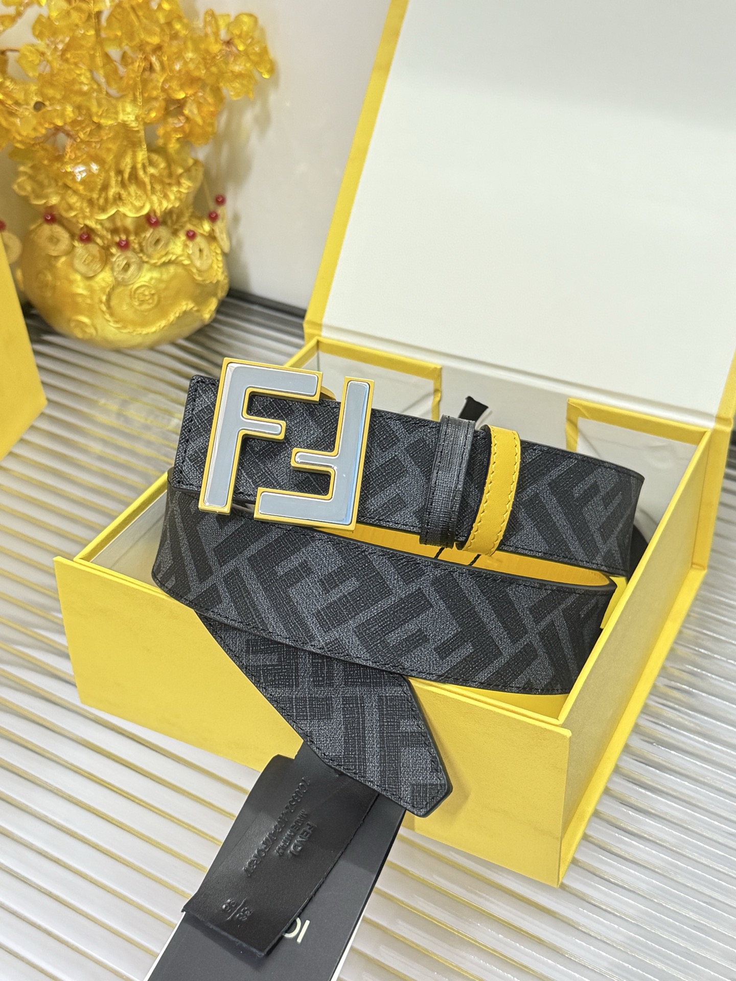 Fendi 宽度：𝟰.𝟬𝗰𝗺 芬迪 FENDI « 配全套 原包装 » 双面可用 进口 帆布/小牛皮+精品纯铜扣