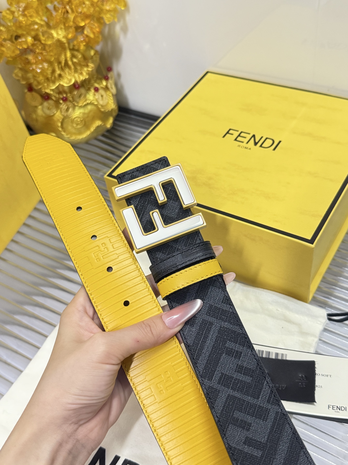 Fendi 宽度：𝟰.𝟬𝗰𝗺 芬迪 FENDI « 配全套 原包装 » 双面可用 进口 帆布/小牛皮+精品纯铜扣
