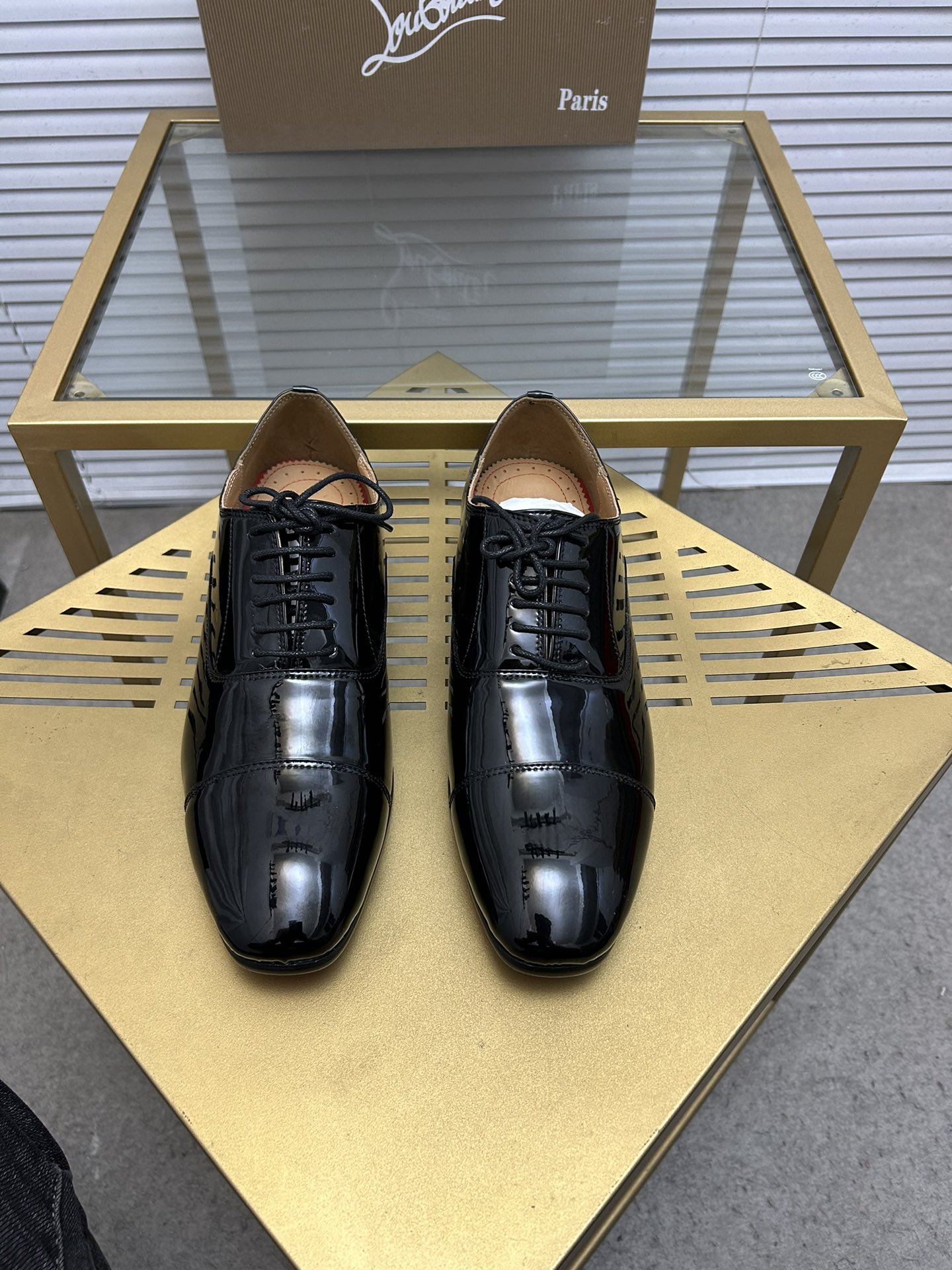 NO:556040,(Customized model). christian louboutin (CL red sole shoes) counter series, casual sneakers for couples, exclusive hot model release event, latex foot pads, finished outsole stitching [satisfied] female 35-40# male 38#-46, global supply [top version] original imported genuine leather upper, top original leather lining, original molded tpu outsole, original 1:1 detail processing, original shoe last,,, christian louboutin19860909(定做款).christian louboutin（CL红底鞋）专柜系列,情侣休闲板鞋  独家热款发布活动乳胶垫脚成品大底车线[得意]女35-40#男38#-46,全球供货【顶级版】原版进口真皮鞋面,顶级原版皮内里,原版开模tpu大底,原版1:1细节处理,原版鞋楦,,,christian louboutin,Men's shoes